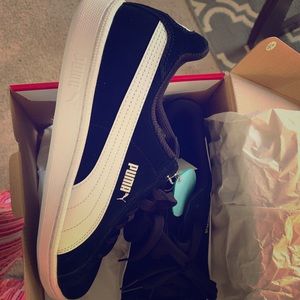 Tennis shoes brand new!!